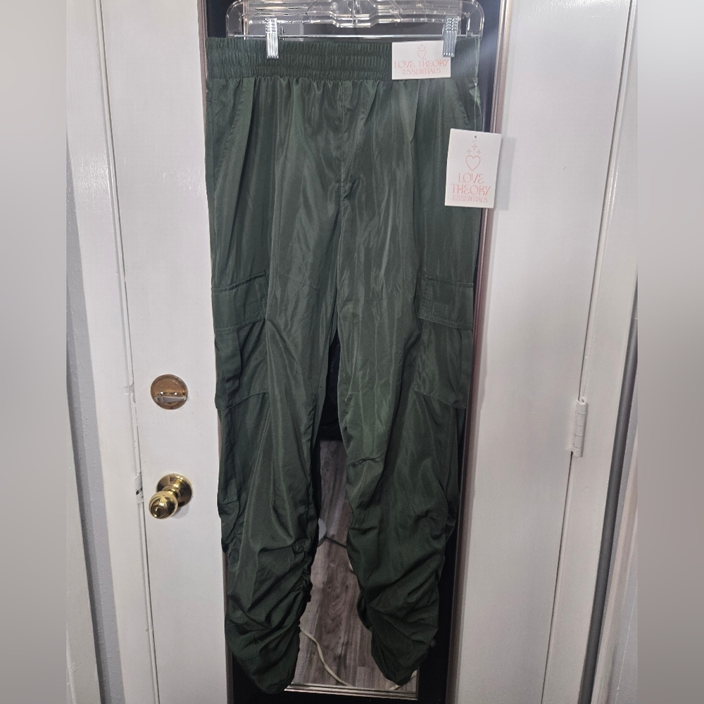 Love Theory Essentials Green Cargo Stacked Joggers Sz L NWT